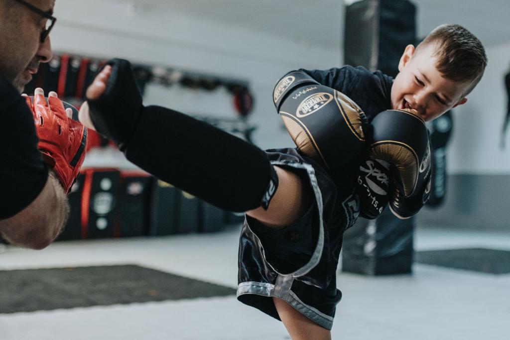 Kick Übung - Kinder Kickboxen Brunsbüttel